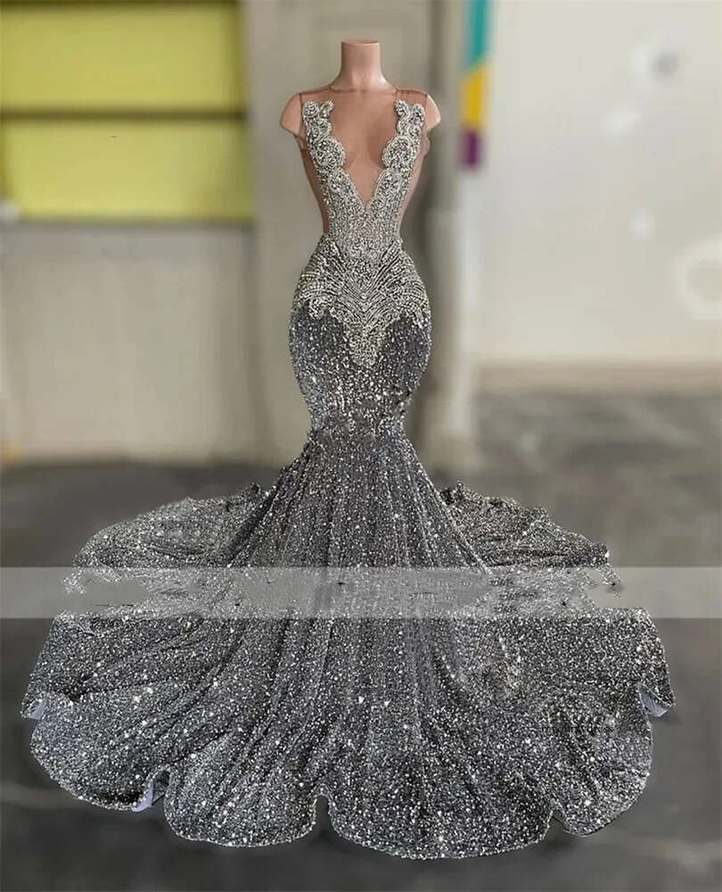 Sier Rhinestones Sheer O Neck Long Prom Dress For Black Girls 2024 Beaded Crystal Birthday Party Gown Sequined Evening Dresses 0431