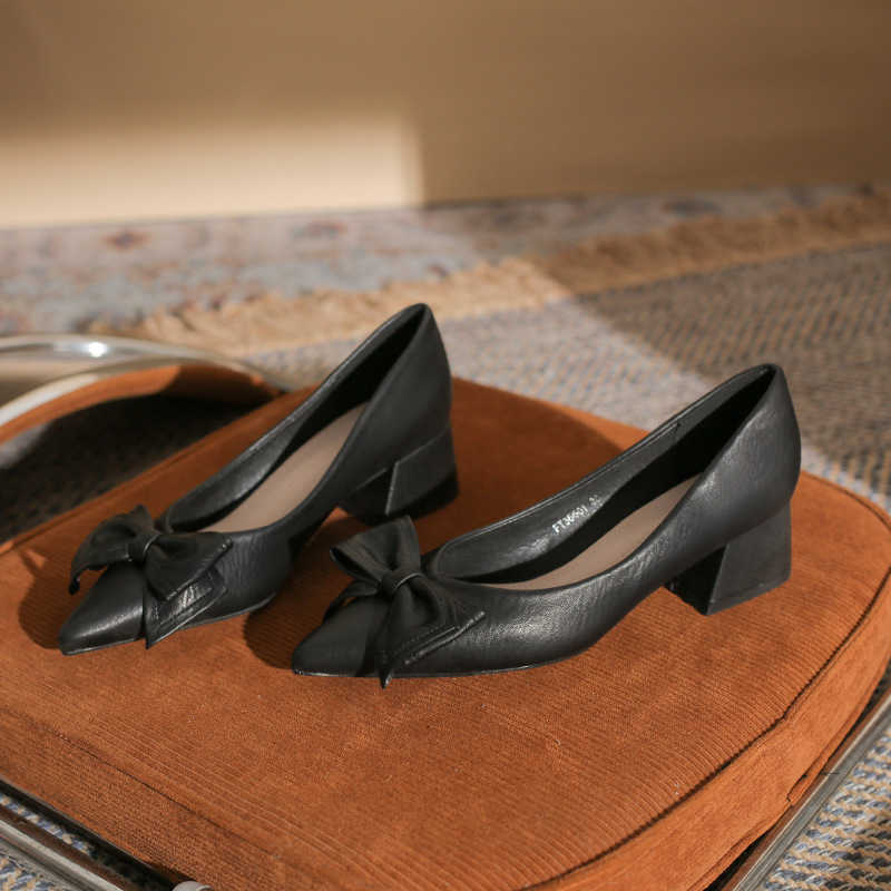 Classic Comfort Coarse Heel Pointed Womens Single Shoe Non tiring Foot Versatile Simple Womens Shoe