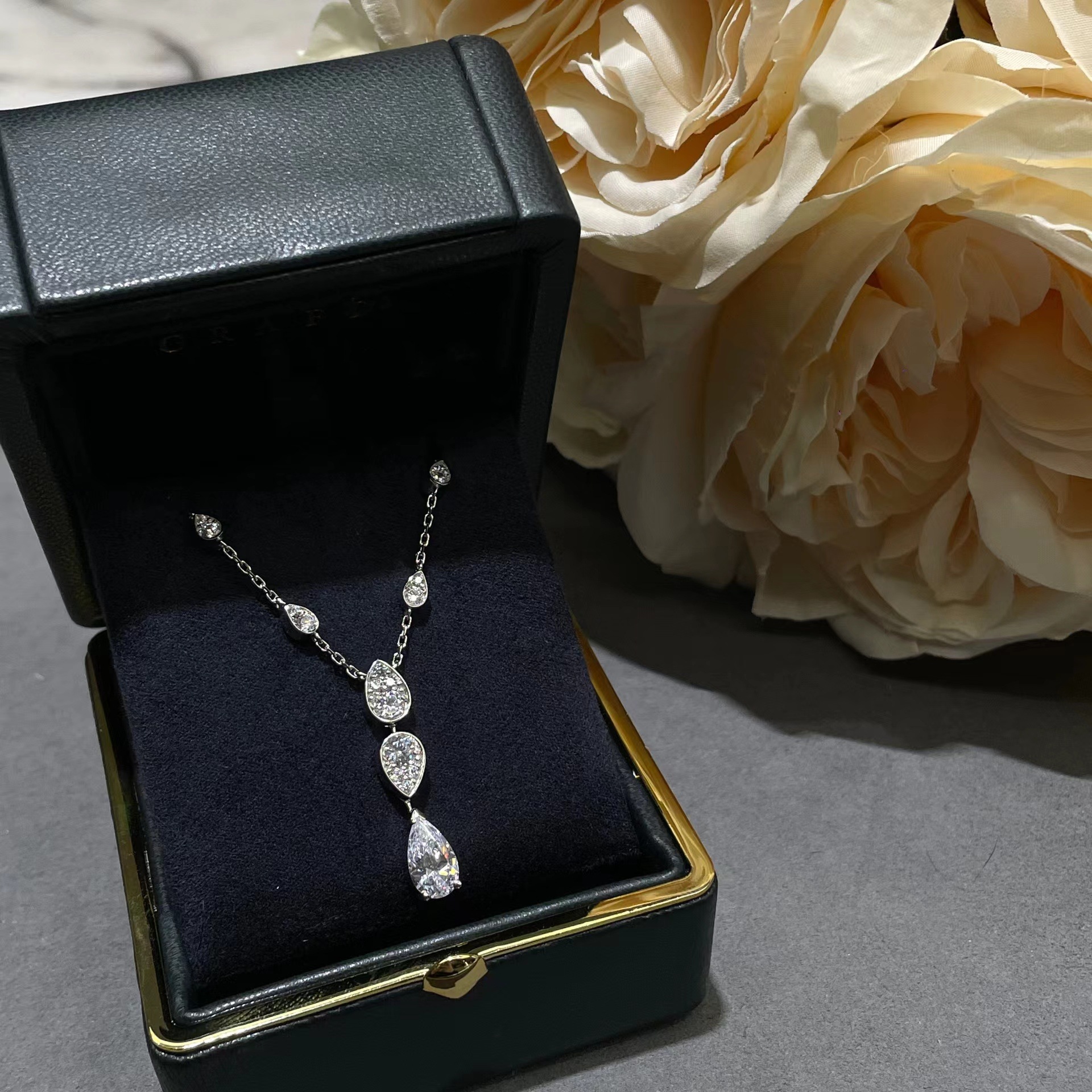 Genuine 100% S925 Sterling Silver Water Drop Pendant Classical Jewelry Pear Cut White Moissanite Diamond Tear Party Women Wedding Tassels Clavicle Nec
