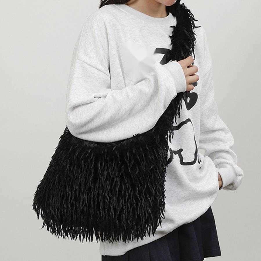 Hairy Tassel Tote Bag Autumn Winter Designer Bag Versatile Plush Crossbody Bag WoMens Korean Version Single Shoulder Hand-held WoMens Bag 241104