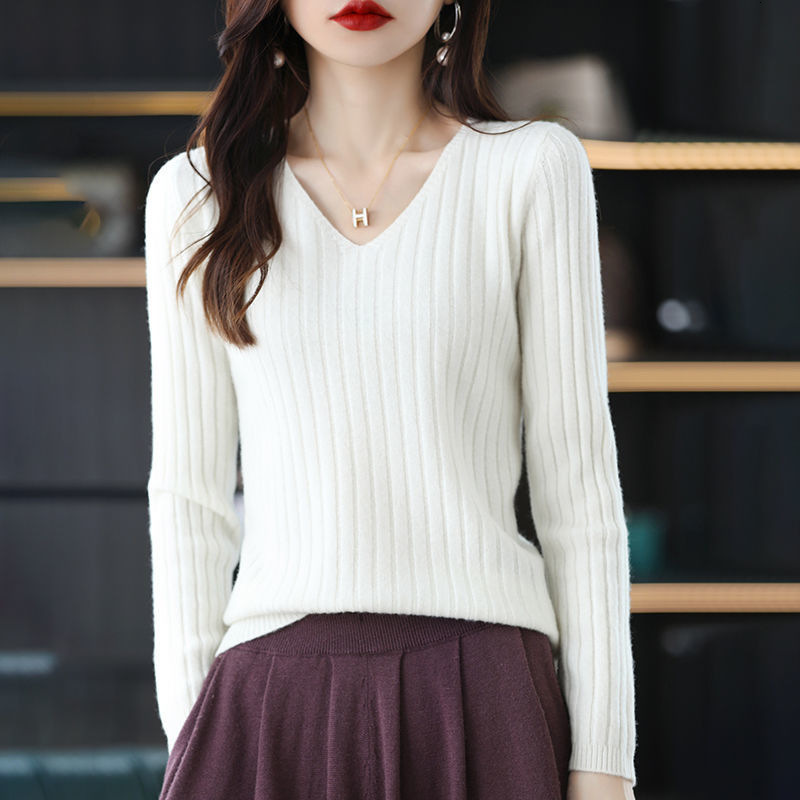 New autumn and winter V-neck pullover sweater with long sleeves and knitted bottom for women's designer versatile inner shirt top, winter sweater