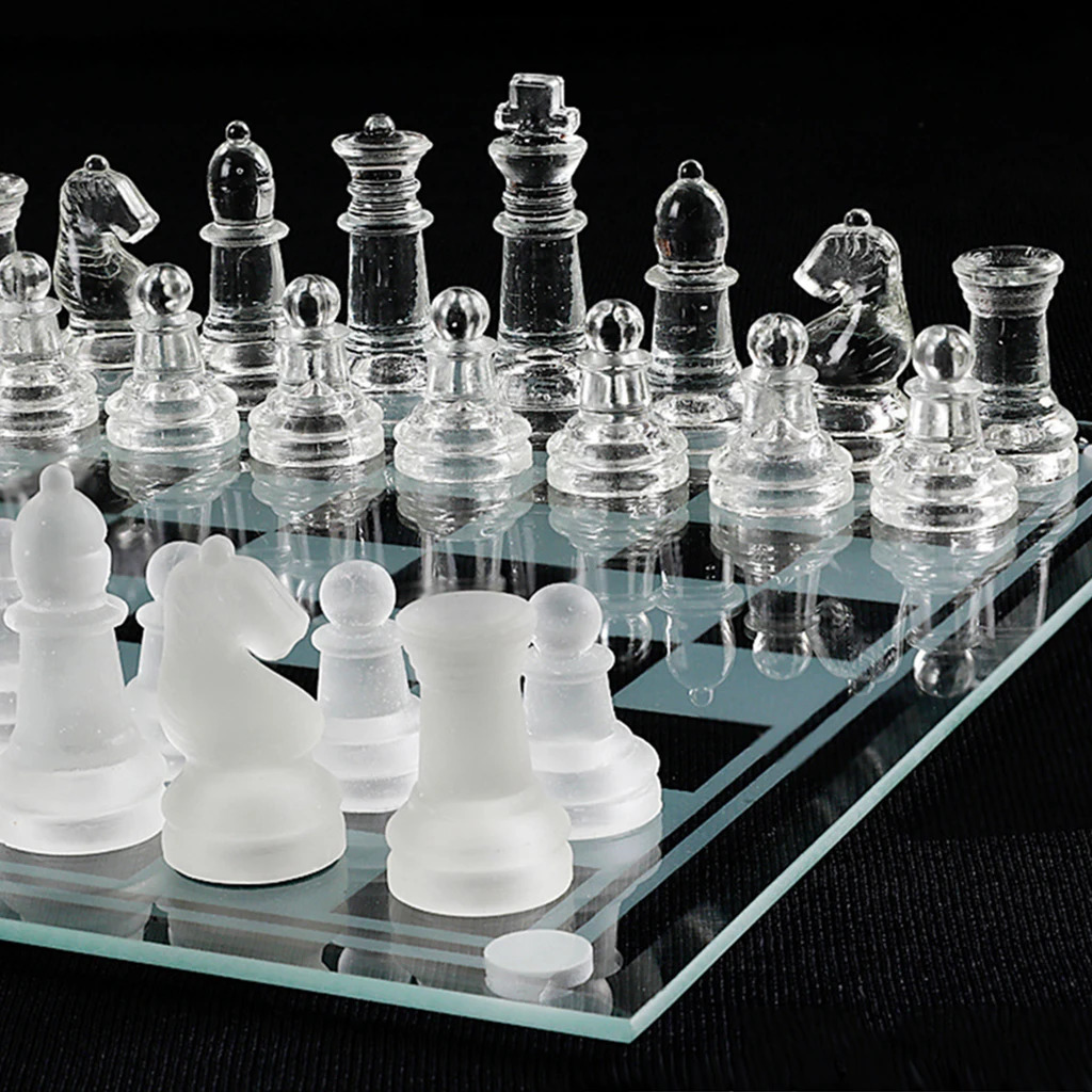 Crystal Chess Set Includes Frosted / Polished Glass Chess Board And 32 Chess Pieces Adult Crystal Chess Set 240415