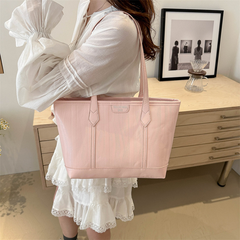Korean version 2025S designer new fashionable atmospheric and simple tote women large capacity splicing single shoulder hand-held commuting bag women