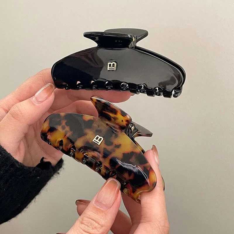 Clamps 2024 New Letter B Acetate Hair Claw Clip Fashion Large Ponytail Hair Clip Shark Clip Bucket Female Hair AccessoriesH241130 F1RQ