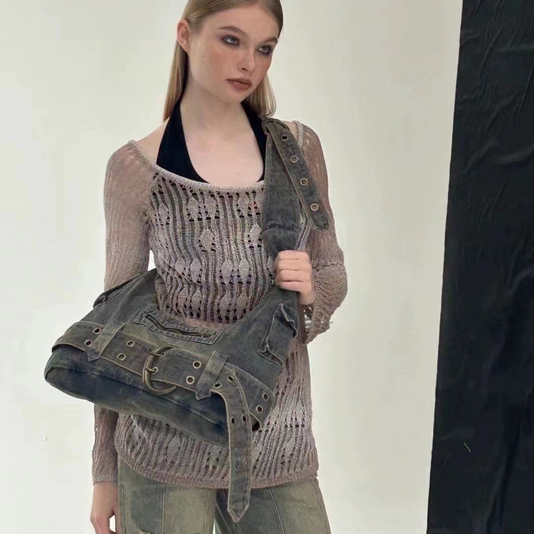 Designer 2025s 2024 new sweet cool hot girl black commuter tote bag retro punk fan car bag shoulder bag messenger bag female bag