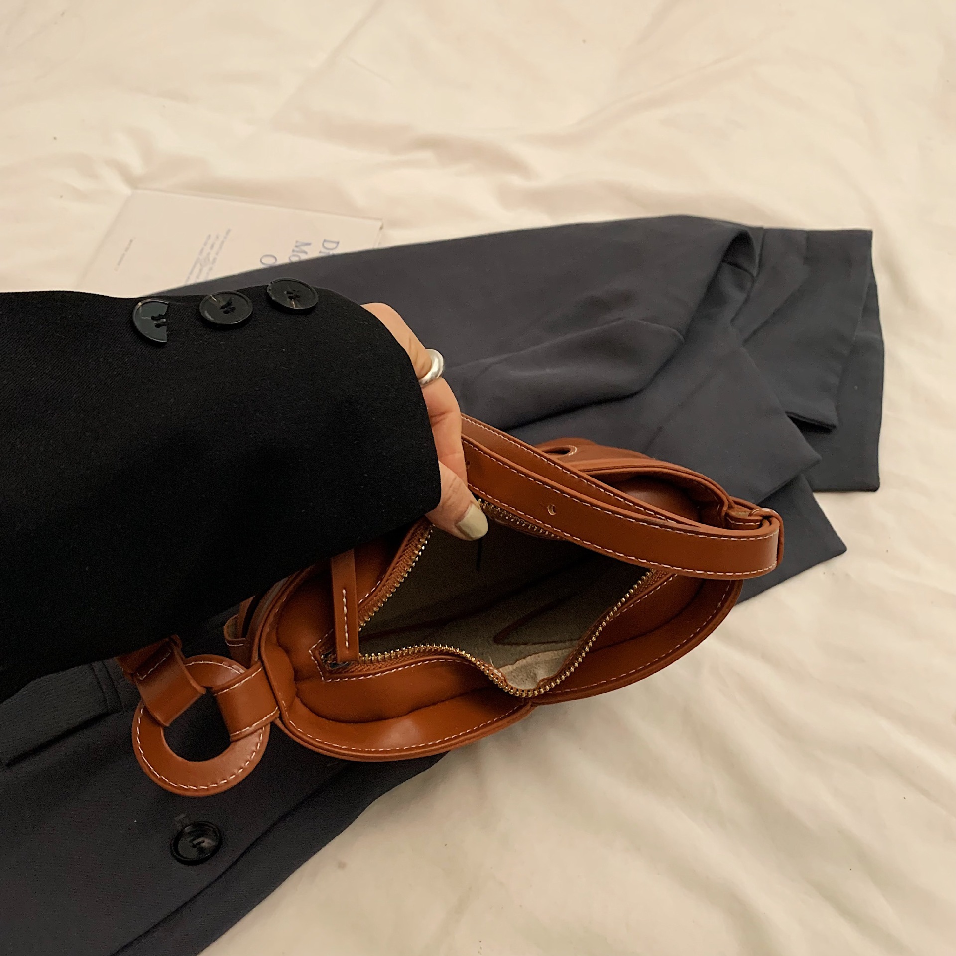 Advanced texture for women 2025S designer new geometric niche woven women shoulder bag fashionable and versatile small bag