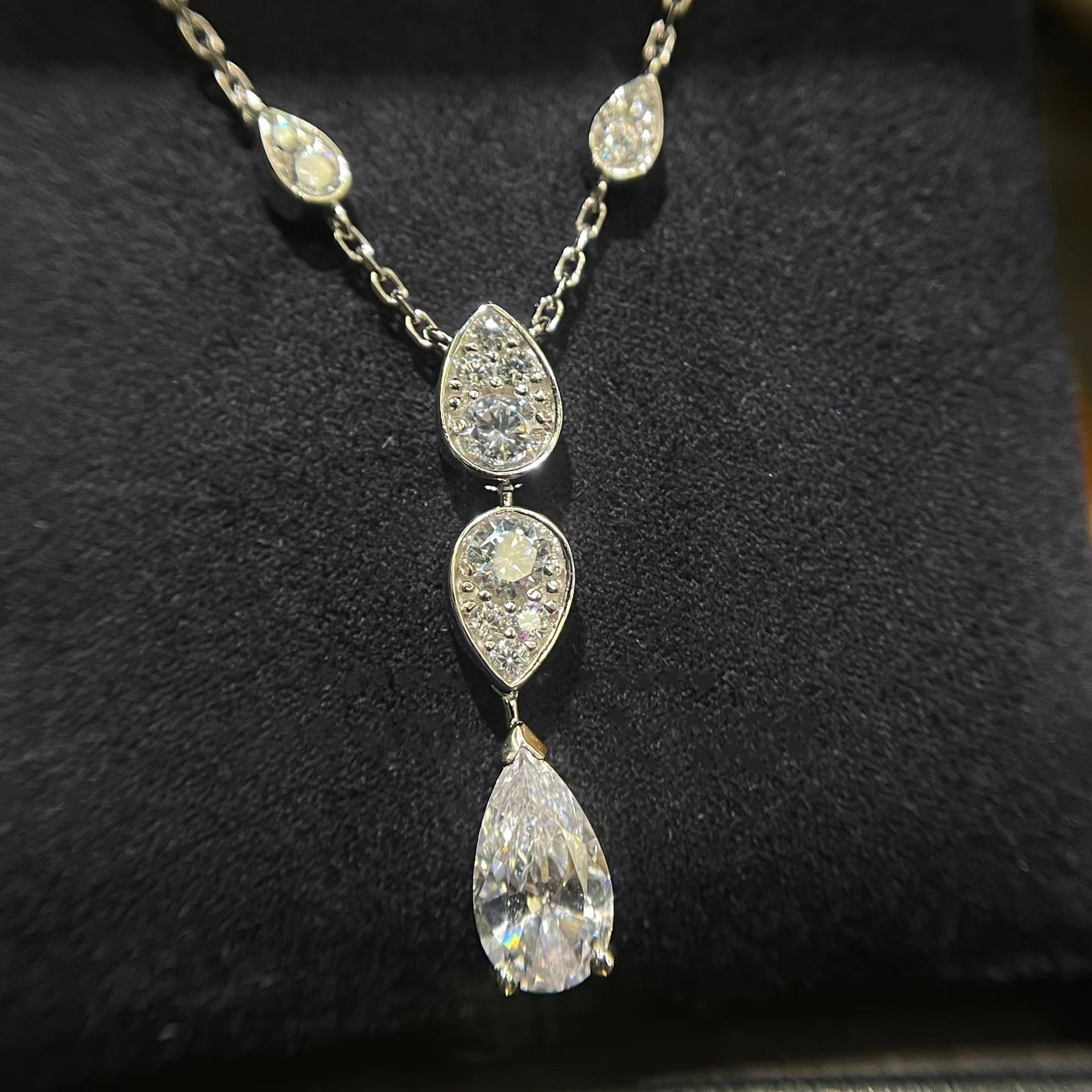 Genuine 100% S925 Sterling Silver Water Drop Pendant Classical Jewelry Pear Cut White Moissanite Diamond Tear Party Women Wedding Tassels Clavicle Nec