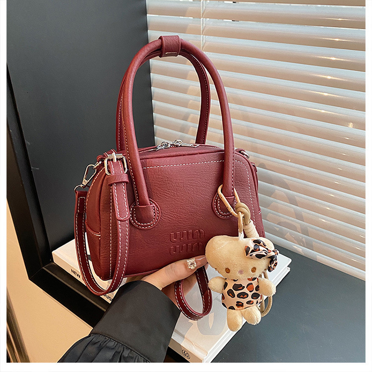 Trendy Hand Carrying Pillow For Bags Handbags Women New Autumn/winter Fashionable Simple Shoulder With High Sense Crossbody Bag Designer