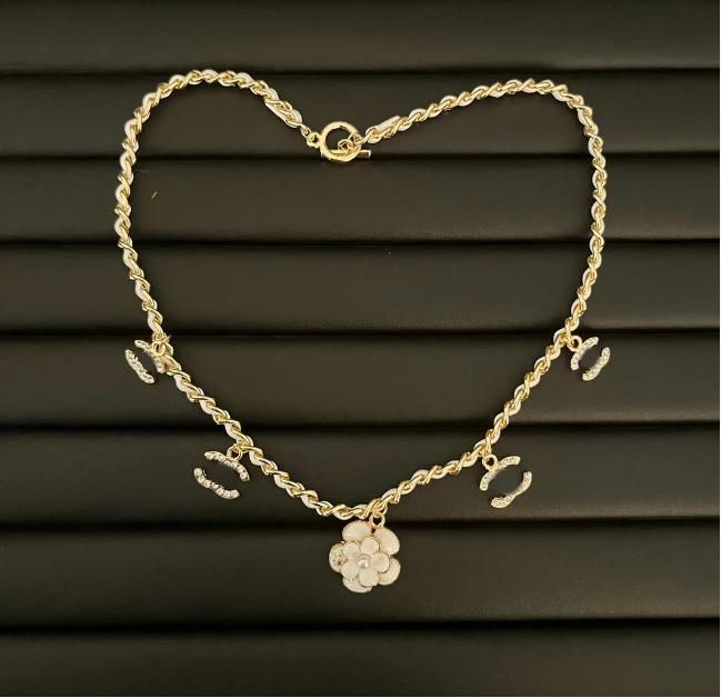 Classic Fashion Brand Necklace Designer Lettered Pendant Necklaces Womens Wedding Christm Jewelry Gift