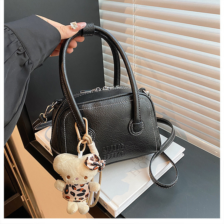 Trendy Hand Carrying Pillow For Bags Handbags Women New Autumn/winter Fashionable Simple Shoulder With High Sense Crossbody Bag Designer