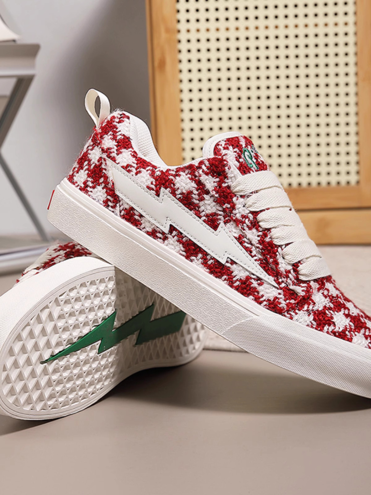 Lightning x storm D6227 trendy board shoes Picasso Collaboration Lightning Revenge Storm Thousand Bird Grid Board Shoes Men and Women Sports Couple