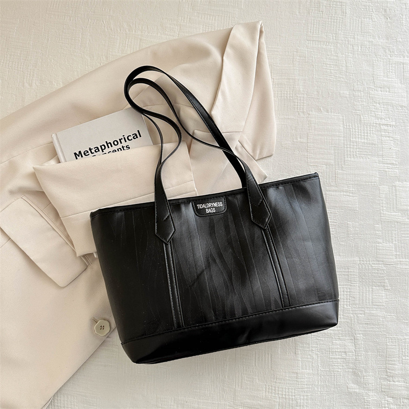 Korean version 2025S designer new fashionable atmospheric and simple tote women large capacity splicing single shoulder hand-held commuting bag women