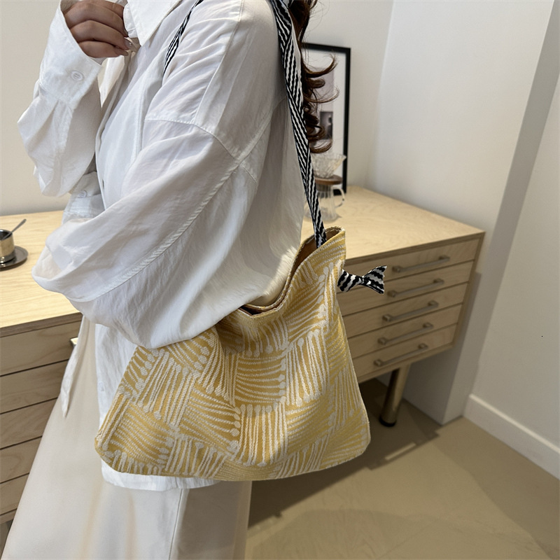 Cloth large capacity autumn 2025S designer new canvas shoulder hand-held lazy style commuting women bag tote bag