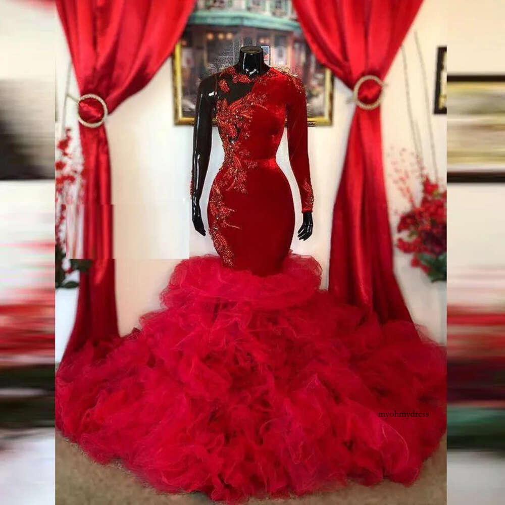 2022 Red Veet One Long Sleeve Formal Evening Dresses Appliques Beaded Tiered Tulle Prom Party Gowns Sheer Back For Arabic Dubai Women 0431