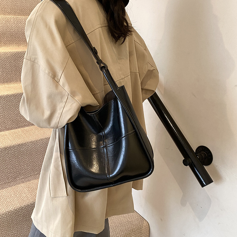 Large Capacity For Women, Autumn Winter New Shoulder Bag, Fashionable And Versatile Commuting Crossbody Bucket Bag Designer Bags Handbags Women
