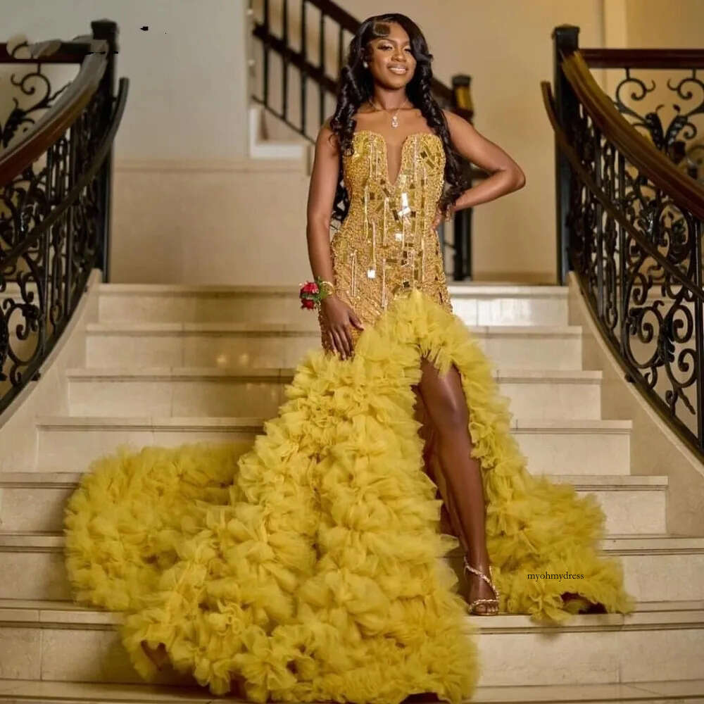 2024 Gold Rhinestones Prom African Slay Queen Dress For Blackgirl High Slit Crystal Ruffles Party Gala Gown 0431