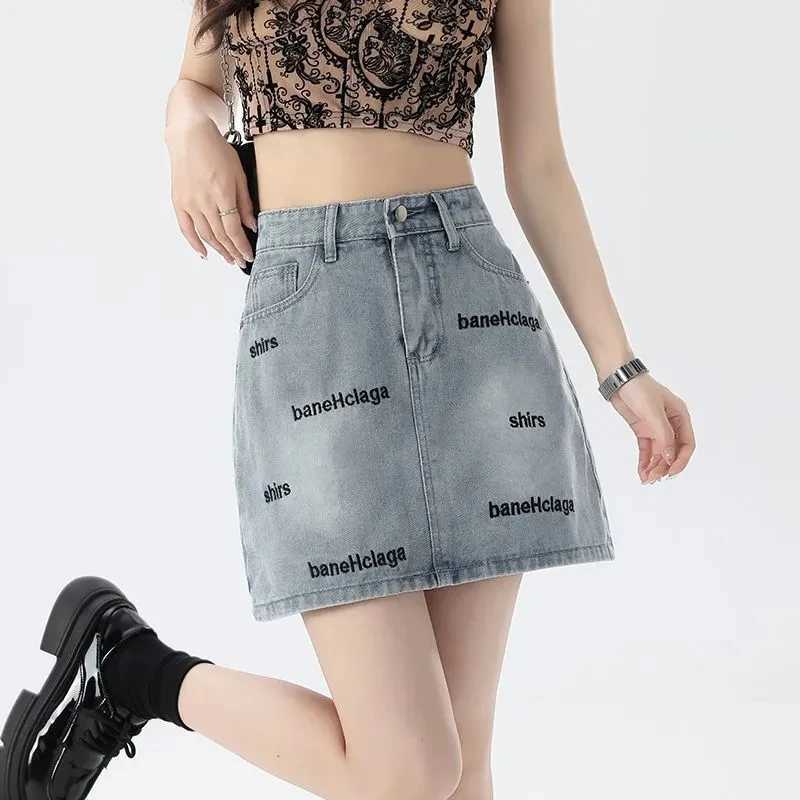 Women's Jeans Korean light blue denim shorts womens clothing 2024 new model summer high waisted letter packaging skiing girls jeans mini skiing H