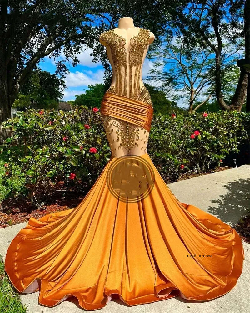 New Arrival 2024 Gold Rhinestones Long Prom Dress Sexy Mermaid Style Crystals Beading Formal Evening Party Gowns 0431