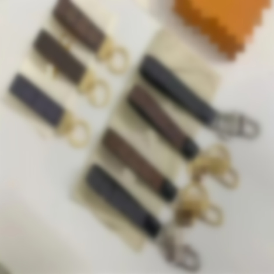 High Quality 2021 Luxury Accessories Key Buckle lovers Car Keychain Handmade Designer Leather Keychains Men Women Bags Pendant 4 Colors