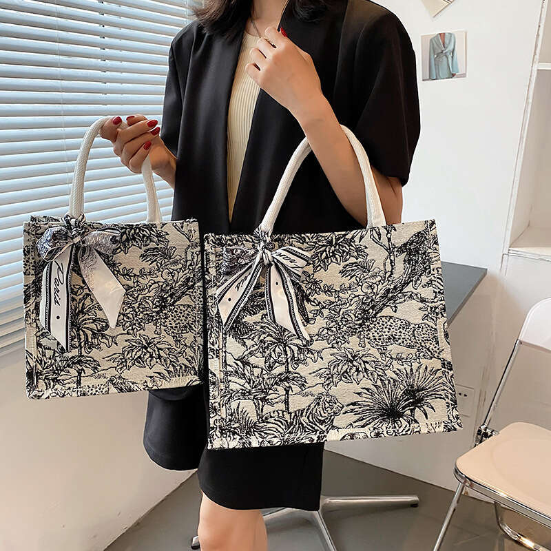 New Fashionable Commuting Tote Women, Ins, College Students, Shopping Bag For Office Outdoors And Handbags