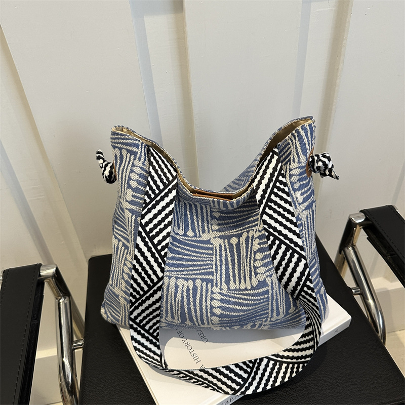 Cloth large capacity autumn 2025S designer new canvas shoulder hand-held lazy style commuting women bag tote bag