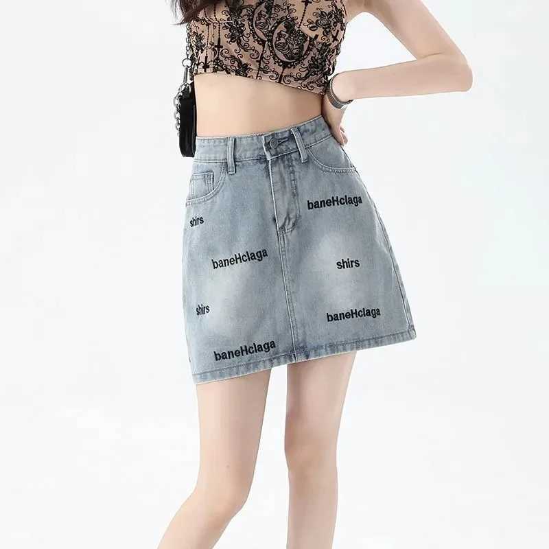 Women's Jeans Korean light blue denim shorts womens clothing 2024 new model summer high waisted letter packaging skiing girls jeans mini skiing H
