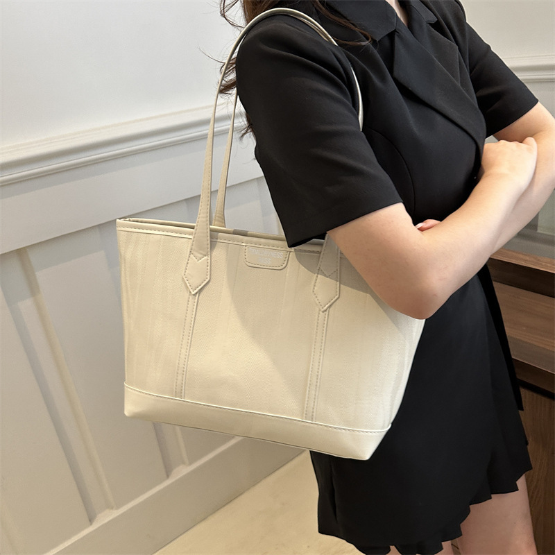 Korean version 2025S designer new fashionable atmospheric and simple tote women large capacity splicing single shoulder hand-held commuting bag women