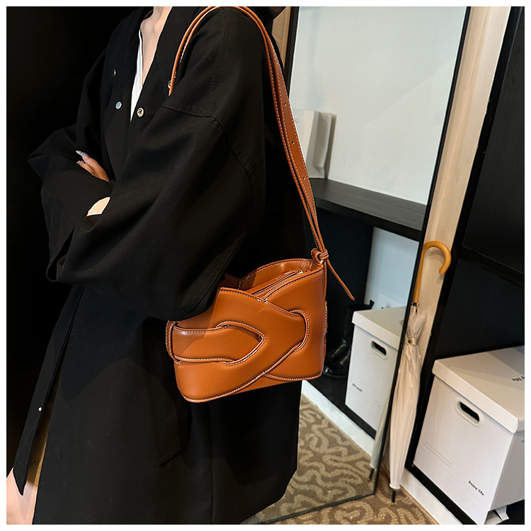 Advanced texture for women 2025S designer new geometric niche woven women shoulder bag fashionable and versatile small bag