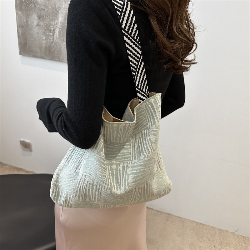 Cloth large capacity autumn 2025S designer new canvas shoulder hand-held lazy style commuting women bag tote bag