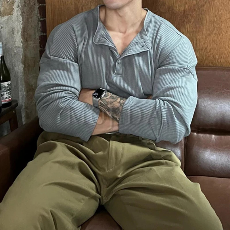 Retro solid color ribbed T-shirt mens streetwear casual oversized Henry shirt long sleeved button up O-neck mens zipper top 241128