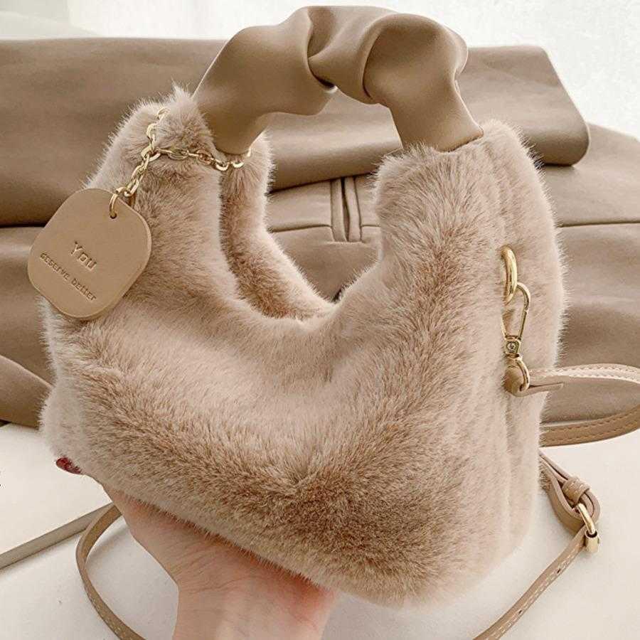 New Plush Tote Bag Texture Personality Large Capacity Designer Bag Fashion Winter Plush Cross Shoulder Single Shoulder Handheld WoMens Bag Totes Handb