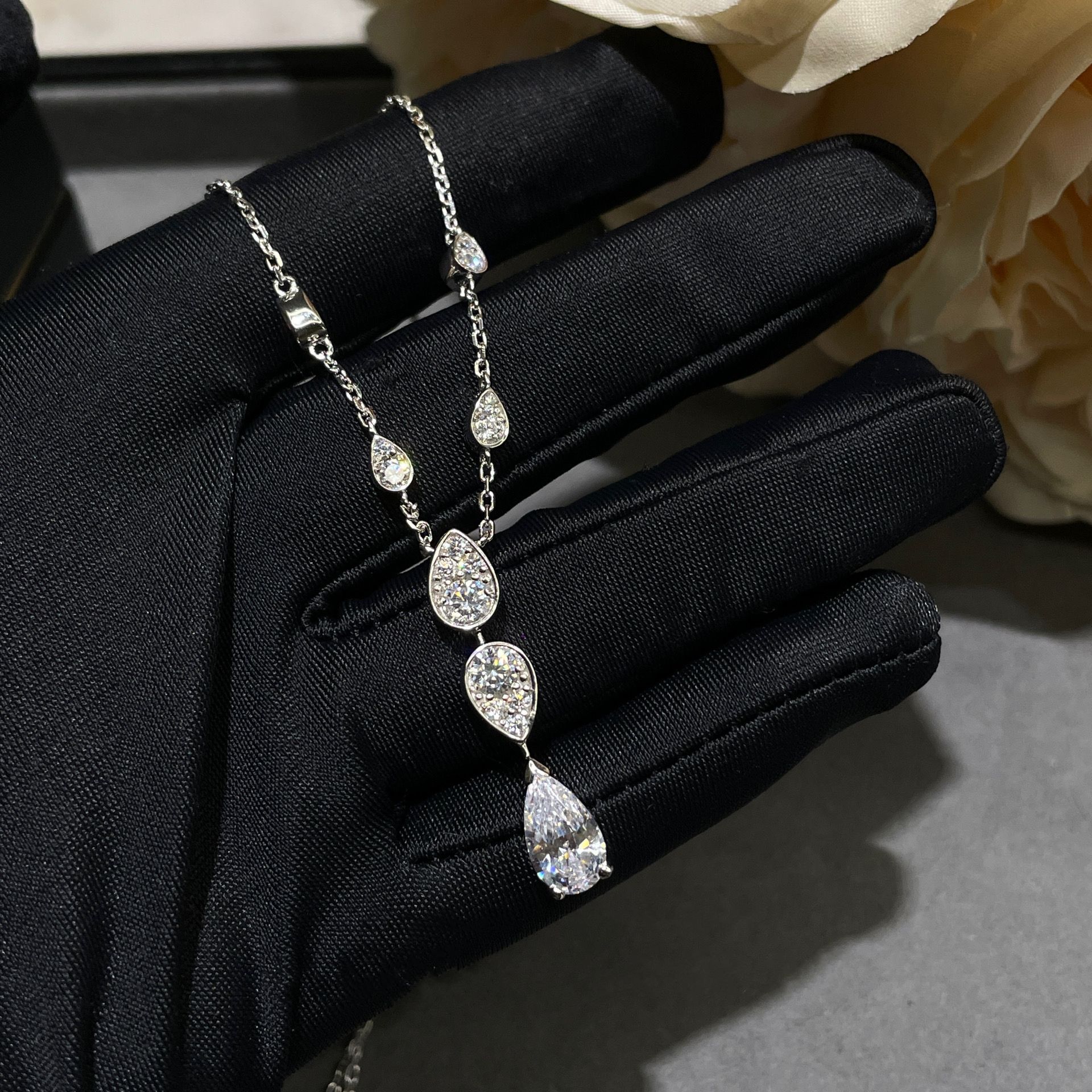 Genuine 100% S925 Sterling Silver Water Drop Pendant Classical Jewelry Pear Cut White Moissanite Diamond Tear Party Women Wedding Tassels Clavicle Nec