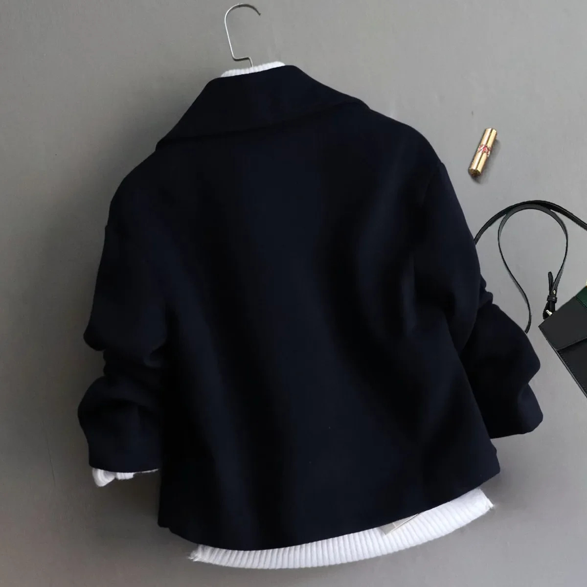 Elegant Cropped Woolen Jacket For Women Fashionable Korean Style Winter Arrival Single Button Overcoat In Inner Layer 241129