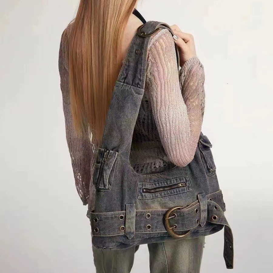 Designer 2025s 2024 new sweet cool hot girl black commuter tote bag retro punk fan car bag shoulder bag messenger bag female bag