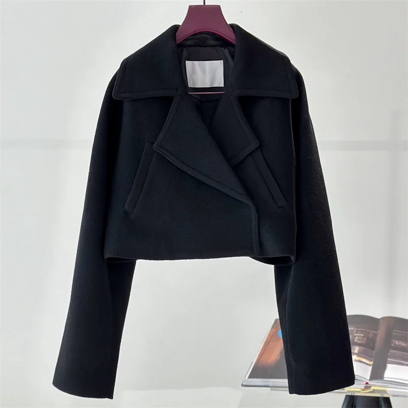 Womens coats 2024 Winter in outerwears Large Collar Short Wool Women coat High quality long sleeved top y2k jacket 241129