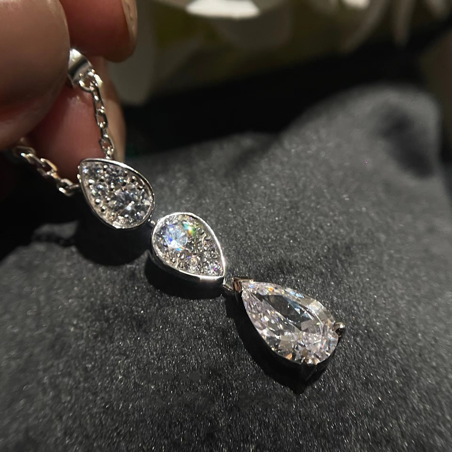 Genuine 100% S925 Sterling Silver Water Drop Pendant Classical Jewelry Pear Cut White Moissanite Diamond Tear Party Women Wedding Tassels Clavicle Nec