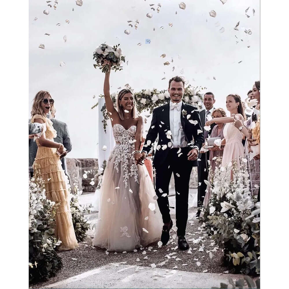Line A Sexy Tulle Sweetheart Wedding Dresses Romantic Lace Appliques Beaded Bohemian Country Bridal Gowns Open Back Sweep Train Second Reception Dress