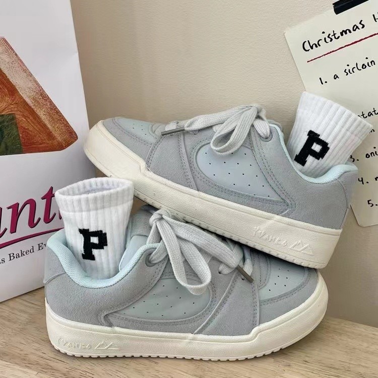 2025 Free shipping Sneakers College Style Women Shoes Vulcanize Light Casual Designer Comfortable Lace-up Breathable black