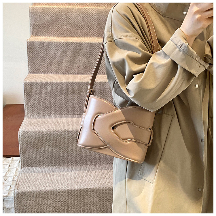 Advanced texture for women 2025S designer new geometric niche woven women shoulder bag fashionable and versatile small bag