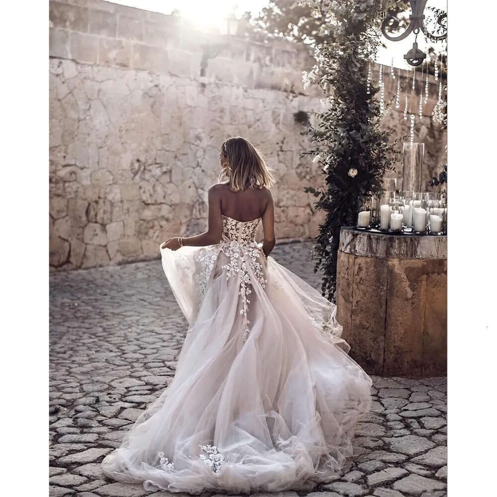 Line A Sexy Tulle Sweetheart Wedding Dresses Romantic Lace Appliques Beaded Bohemian Country Bridal Gowns Open Back Sweep Train Second Reception Dress