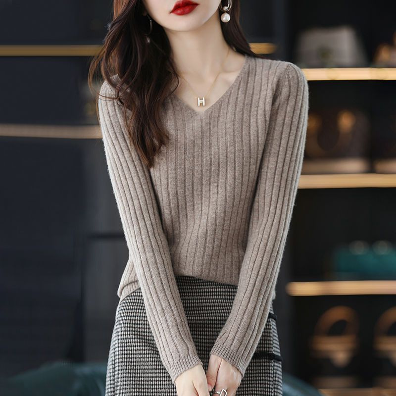 New autumn and winter V-neck pullover sweater with long sleeves and knitted bottom for women's designer versatile inner shirt top, winter sweater