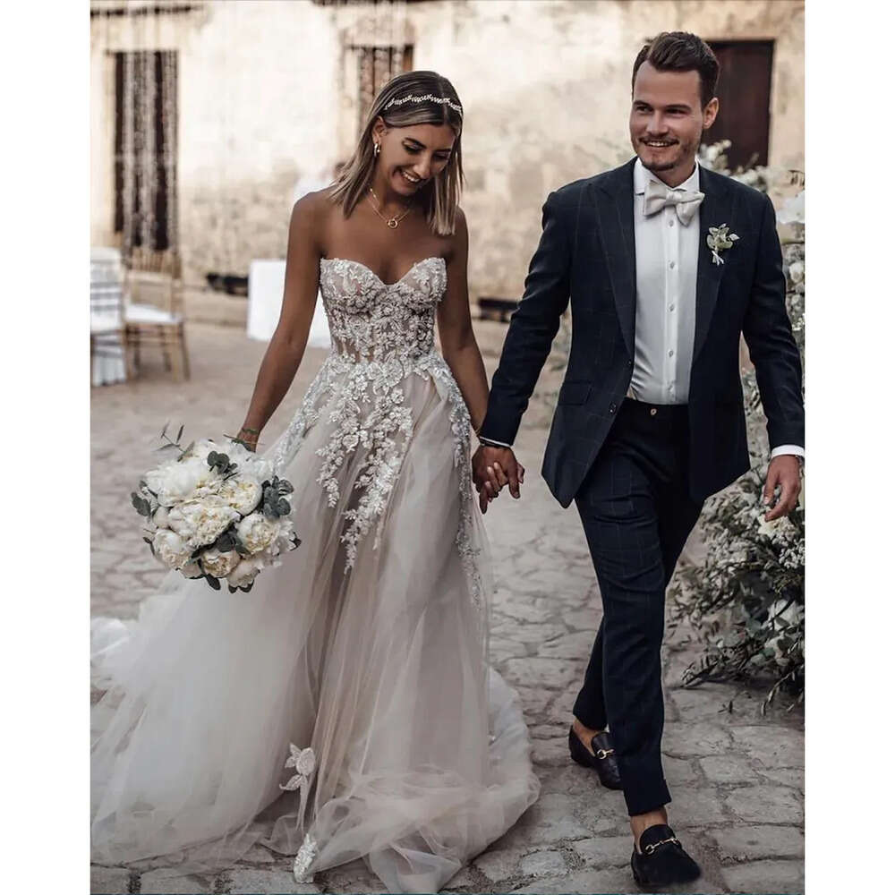 Line A Sexy Tulle Sweetheart Wedding Dresses Romantic Lace Appliques Beaded Bohemian Country Bridal Gowns Open Back Sweep Train Second Reception Dress