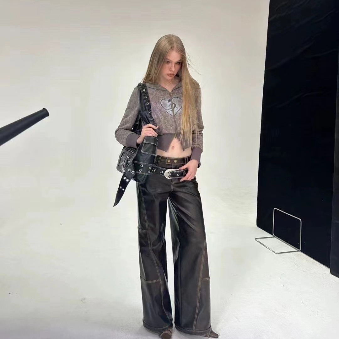 Designer 2025s 2024 new sweet cool hot girl black commuter tote bag retro punk fan car bag shoulder bag messenger bag female bag