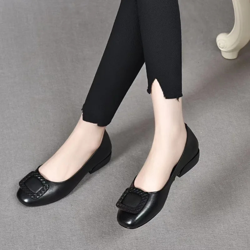 Soft Leather Single Shoes for Women Beef Tendon Sole Spring and Autumn Middle Aged Summer Mother 241126