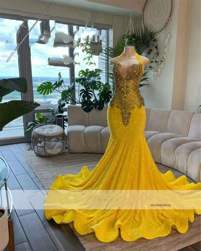 Glitter Diamonds Long Yellow Prom For Black Girls 2024 Halter Beaded Crystal Rhinestones Sequins Gown Birthday Party Dress 0431