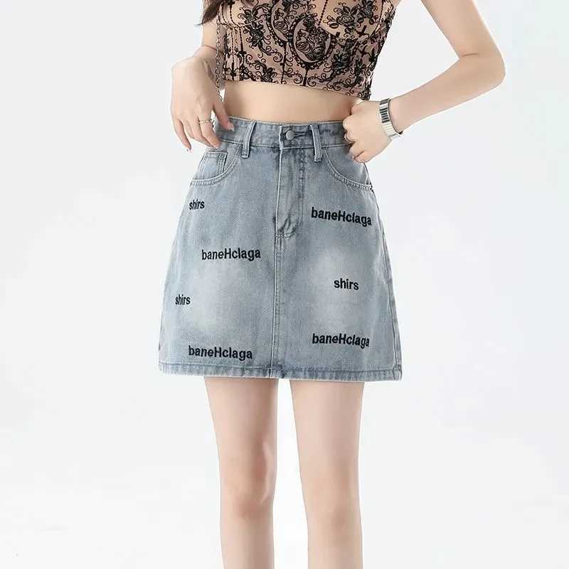 Women's Jeans Korean light blue denim shorts womens clothing 2024 new model summer high waisted letter packaging skiing girls jeans mini skiing H