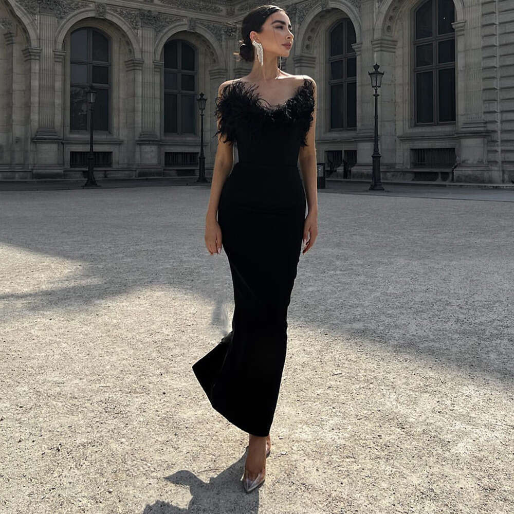 European American strapless dress with feathers, fashionable elegant, tight fitting, hip hing, sleeveless party dress, 2024 New casual and versatile f