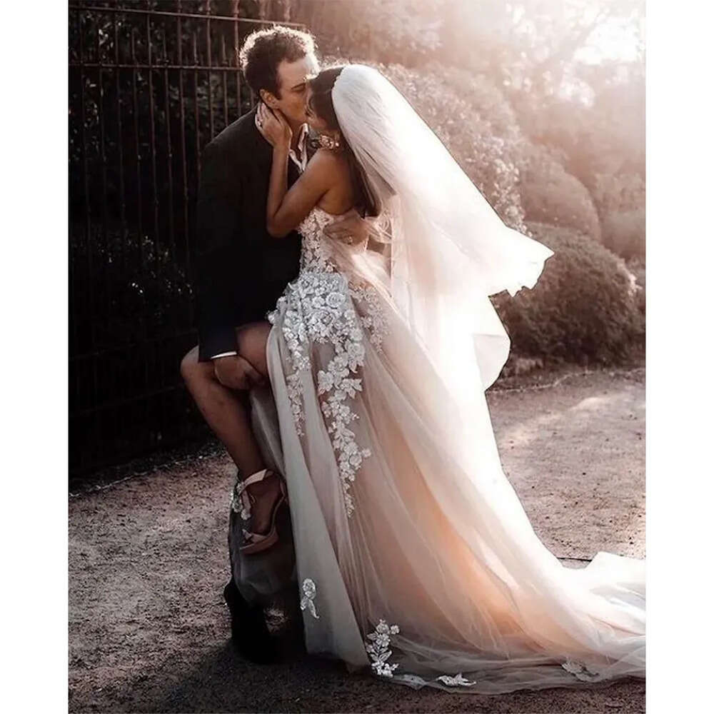 Line A Sexy Tulle Sweetheart Wedding Dresses Romantic Lace Appliques Beaded Bohemian Country Bridal Gowns Open Back Sweep Train Second Reception Dress