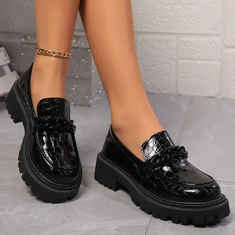 Womens Chain Decor Platform Loafers Fashion Black Patent Leather Dress Shoes Woman Comfortable Slip On Flat Plus Size 42 241126