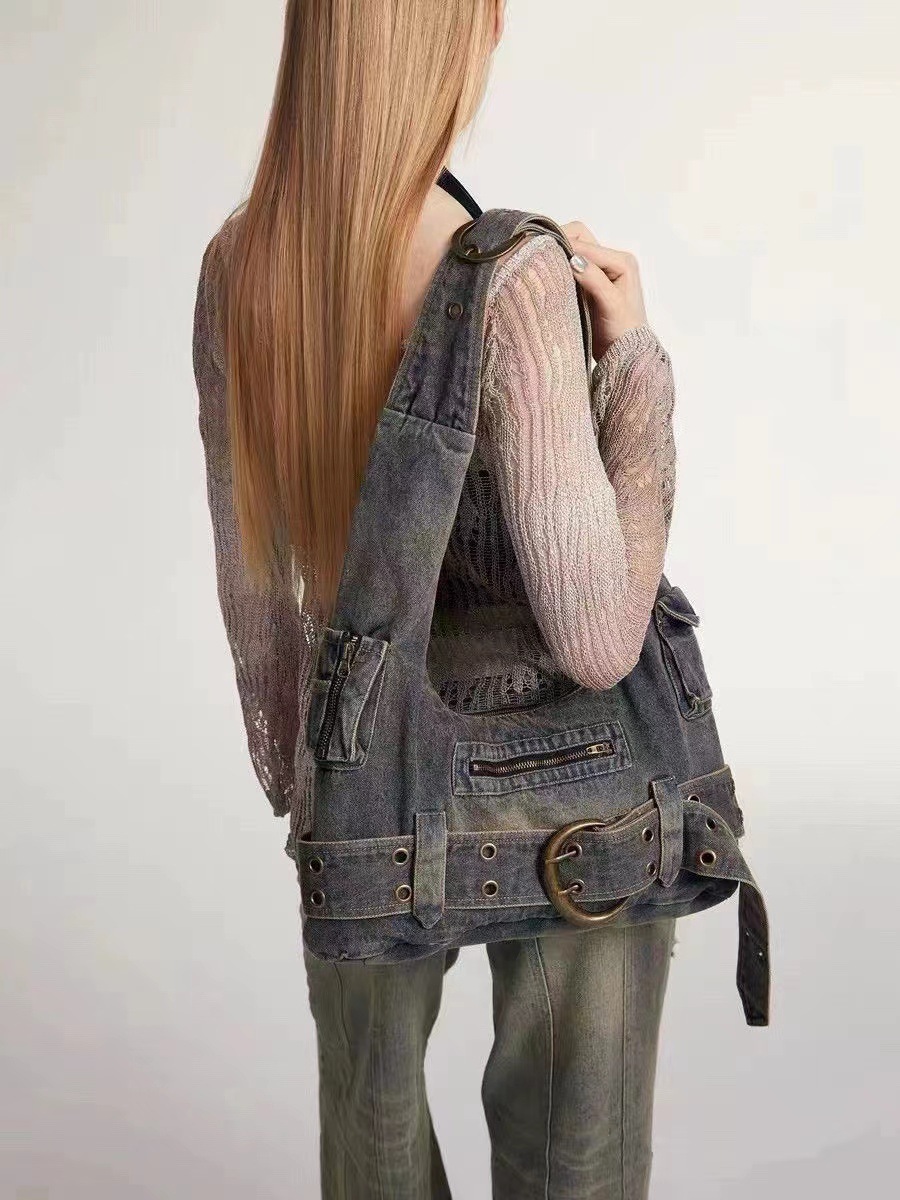 Designer 2025s 2024 new sweet cool hot girl black commuter tote bag retro punk fan car bag shoulder bag messenger bag female bag